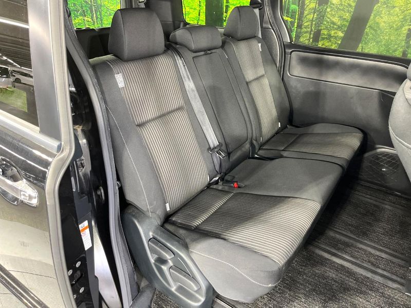 2018 Toyota Voxy DBA-ZRR80W (UW-6a66ce24ca231)[24]