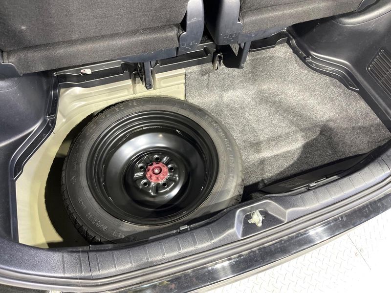 2018 Toyota Voxy DBA-ZRR80W (UW-6a66ce24ca231)[16]