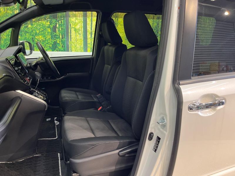 2018 Toyota Voxy DBA-ZRR80W (UW-6a66ce25688a5)[18]