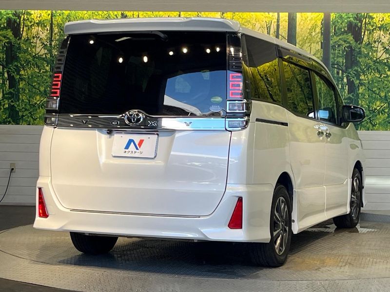 2018 Toyota Voxy DBA-ZRR80W (UW-6a66ce25688a5)[19]
