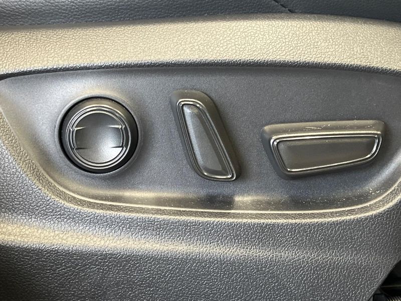 2024 Toyota Corolla Cross 6AA-ZVG13 (UW-6a66ce355c130)[17]