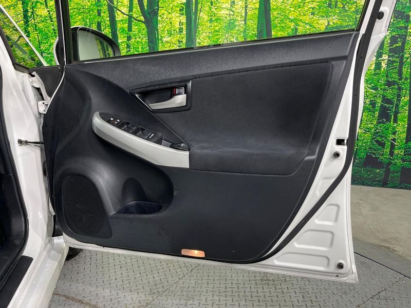 2015 Toyota Prius DAA-ZVW30 (UW-6a66ce3ee54c8)[28]