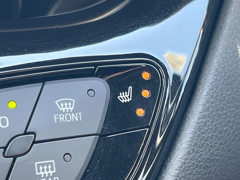 2018 Toyota C-HR DAA-ZYX10 (UW-6a66ce70c3a4d)[23]