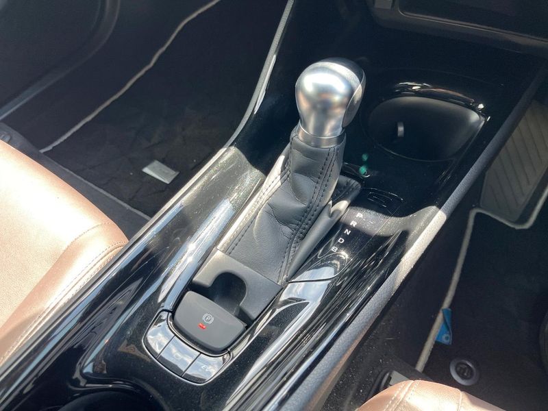 2018 Toyota C-HR DAA-ZYX10 (UW-6a66ce70c3a4d)[25]
