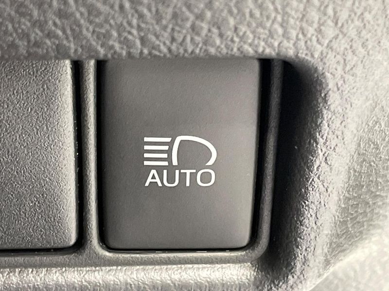 2022 Toyota C-HR 6AA-ZYX11 (UW-6a66ce744c989)[23]