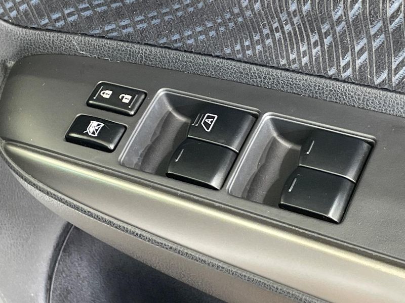 2013 Nissan Note DBA-E12 (UW-6a681ccd0e6c4)[16]
