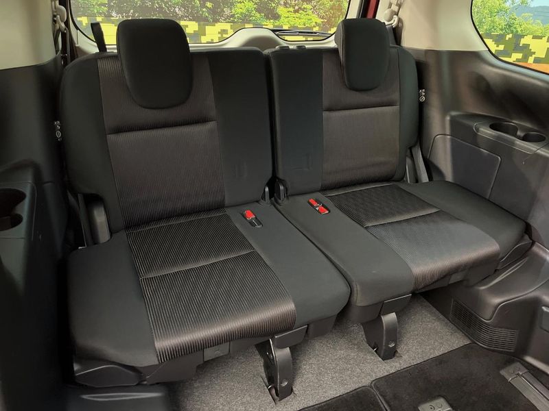 2017 Nissan Serena DAA-GFNC27 (UW-6a681d03c4bc7)[28]