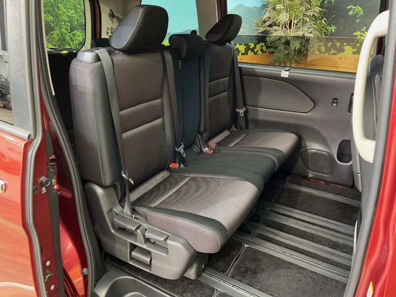 2017 Nissan Serena DAA-GFNC27 (UW-6a681d03c4bc7)[29]