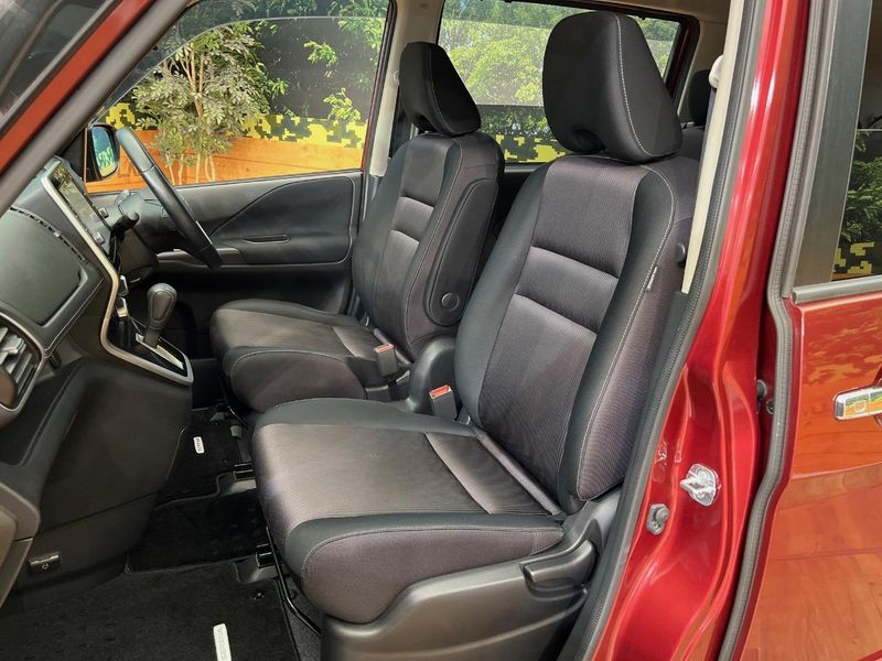 2017 Nissan Serena DAA-GFNC27 (UW-6a681d03c4bc7)[24]