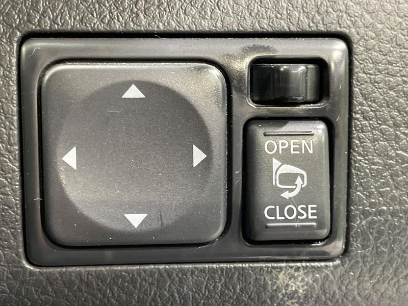 2016 Nissan Serena DAA-HFC26 (UW-6a681d4c655f2)[23]