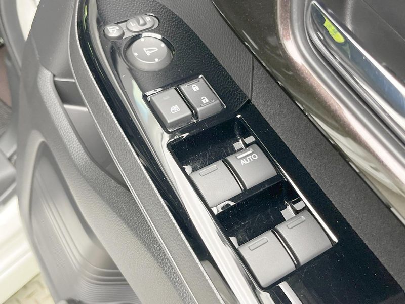 2019 Honda N-BOX CUSTOM DBA-JF3 (UW-6a681d8165233)[25]