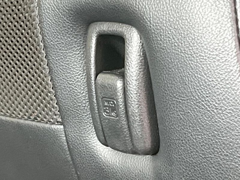 2018 Honda N-BOX CUSTOM DBA-JF3 (UW-6a681d870ed3b)[24]