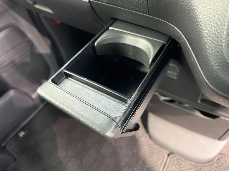 2018 Honda N-BOX CUSTOM DBA-JF3 (UW-6a681d870ed3b)[22]