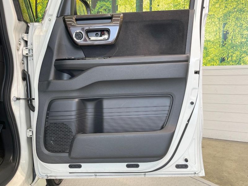 2018 Honda N-BOX CUSTOM DBA-JF3 (UW-6a681d870ed3b)[15]