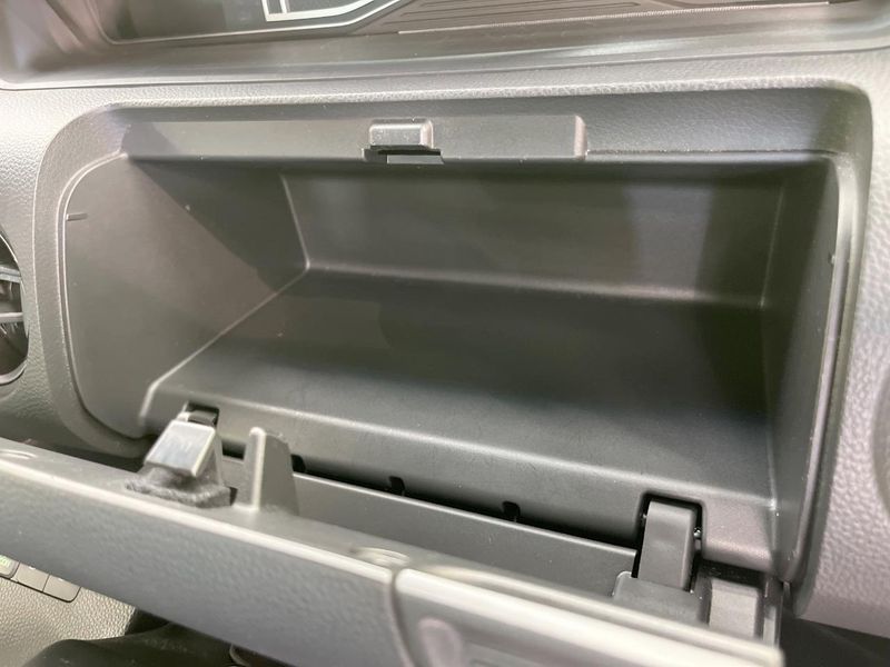 2018 Honda N-BOX CUSTOM DBA-JF3 (UW-6a681d870ed3b)[18]