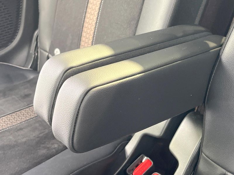 2018 Honda N-BOX CUSTOM DBA-JF3 (UW-6a681d870ed3b)[29]