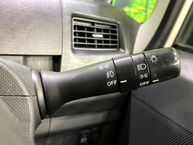 2012 Daihatsu Move DBA-LA100S (UW-6a681df0dd98d)[28]