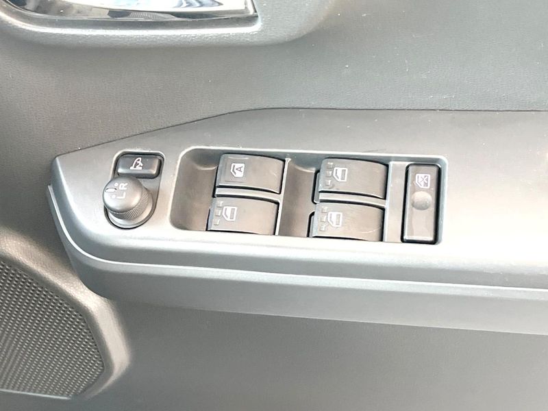 2016 Daihatsu Wake DBA-LA700S (UW-6a681e250837d)[19]