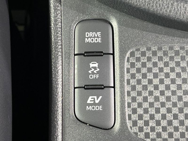 2024 Toyota Yaris Cross 6AA-MXPJ10 (UW-6a681edfb098b)[25]