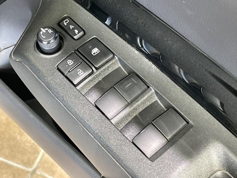 2022 Toyota Aqua 6AA-MXPK11 (UW-6a681ee3bb70d)[13]
