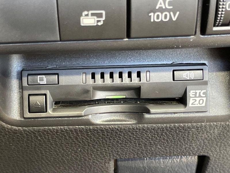 2022 Toyota Aqua 6AA-MXPK11 (UW-6a681ee3bb70d)[20]