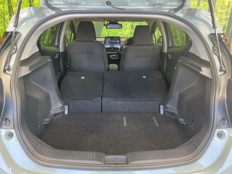 2022 Toyota Aqua 6AA-MXPK11 (UW-6a681ee3bb70d)[4]