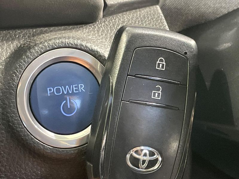 2022 Toyota Aqua 6AA-MXPK11 (UW-6a681ee3bb70d)[15]
