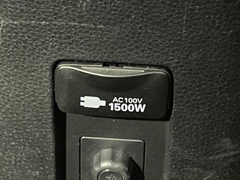 2022 Toyota Aqua 6AA-MXPK11 (UW-6a681ee3bb70d)[9]