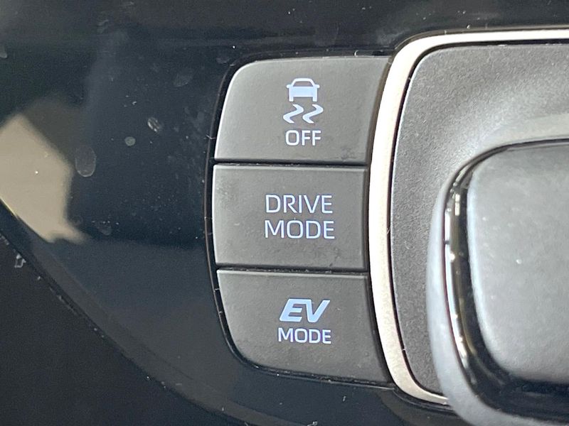 2022 Toyota Aqua 6AA-MXPK11 (UW-6a681ee4754af)[21]