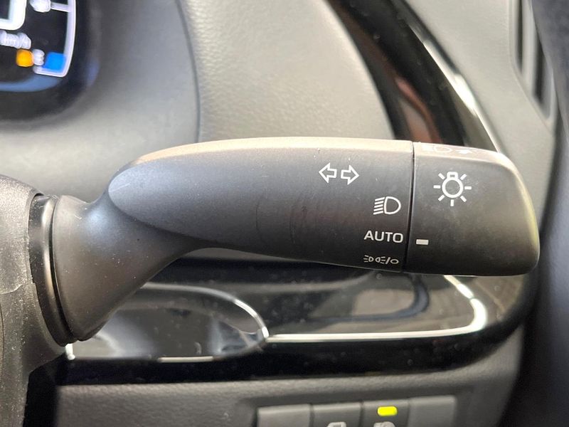 2022 Toyota Aqua 6AA-MXPK11 (UW-6a681ee4754af)[24]