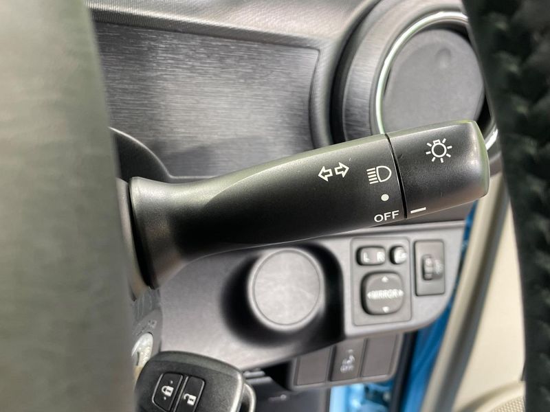 2013 Toyota Aqua DAA-NHP10 (UW-6a681f17c2ab8)[13]