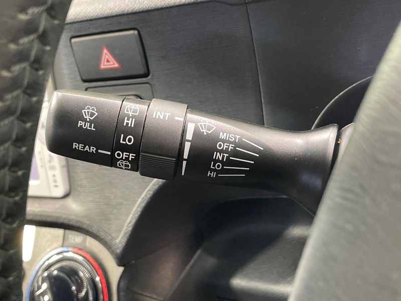2013 Toyota Aqua DAA-NHP10 (UW-6a681f17c2ab8)[12]