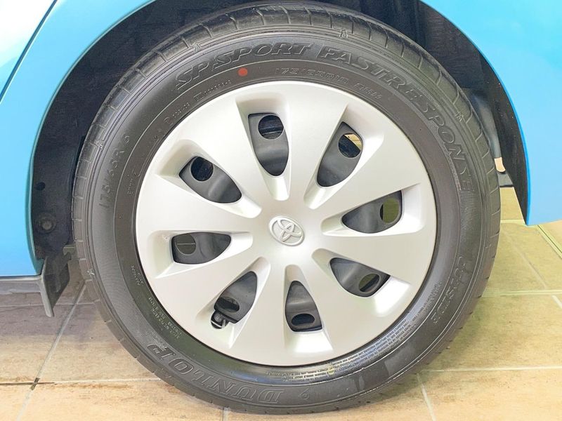 2013 Toyota Aqua DAA-NHP10 (UW-6a681f17c2ab8)[29]