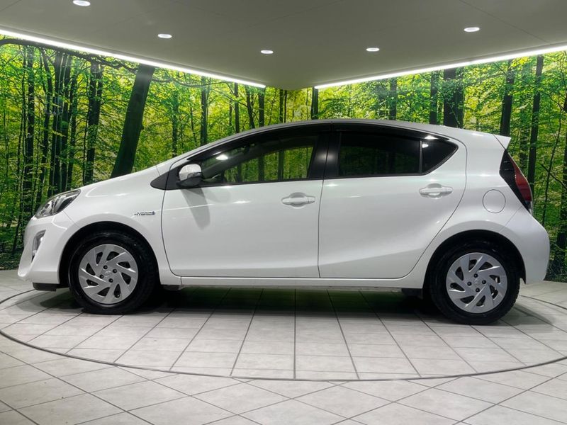 2015 Toyota Aqua DAA-NHP10 (UW-6a681f1b7b881)[12]