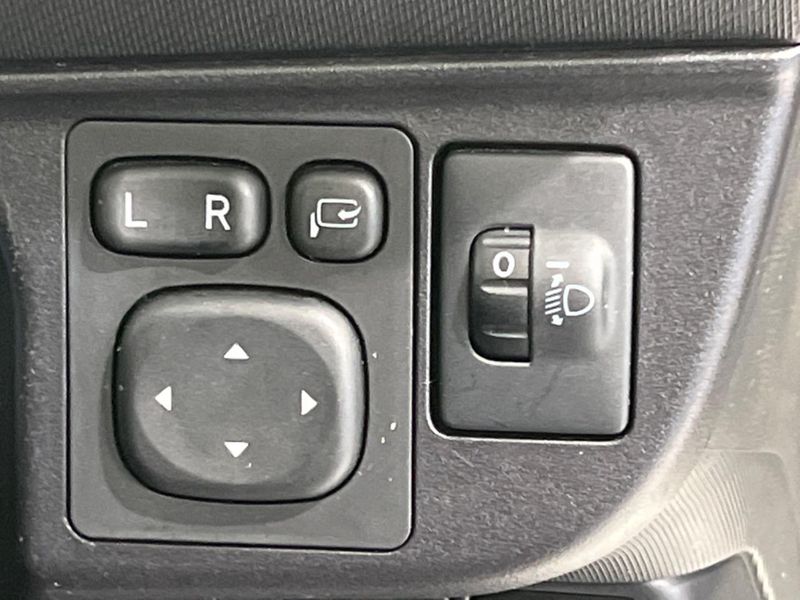 2015 Toyota Aqua DAA-NHP10 (UW-6a681f1b7b881)[25]