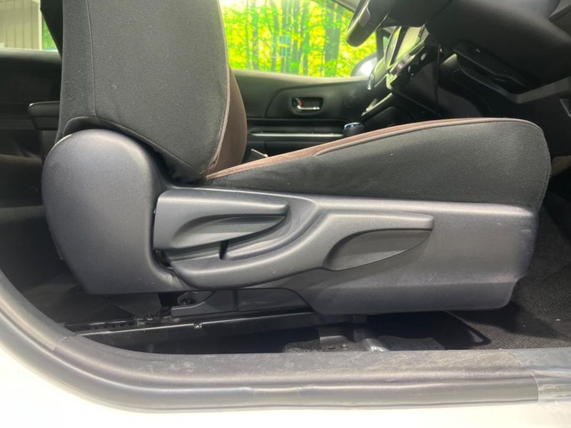2015 Toyota Aqua DAA-NHP10 (UW-6a681f1b7b881)[24]