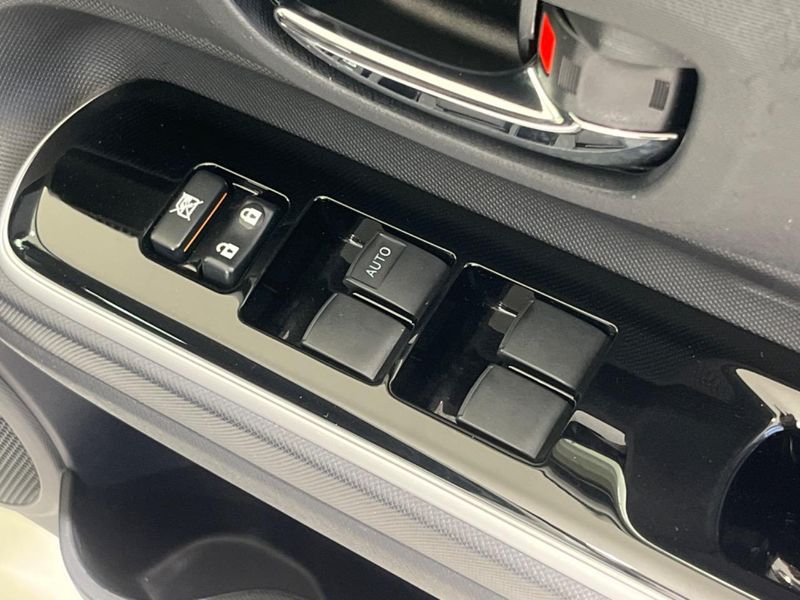 2015 Toyota Aqua DAA-NHP10 (UW-6a681f1b7b881)[23]