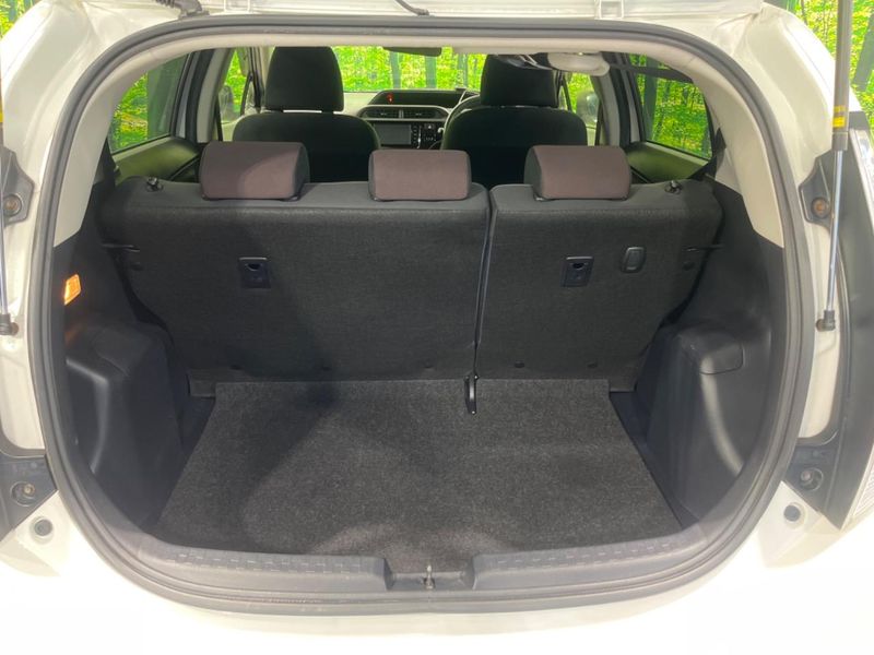 2015 Toyota Aqua DAA-NHP10 (UW-6a681f1b7b881)[13]