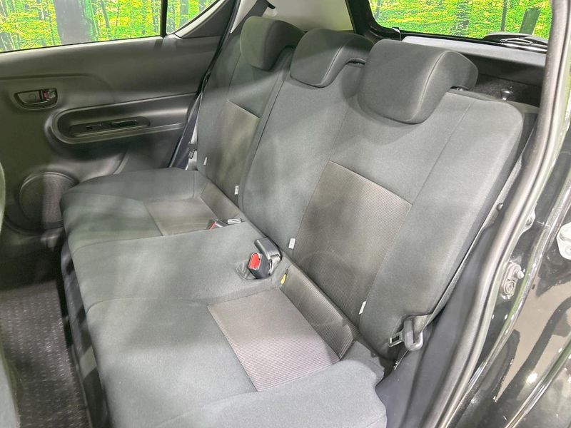 2018 Toyota Aqua DAA-NHP10 (UW-6a681f24ef70c)[18]