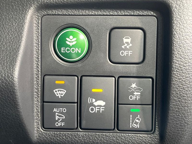 2016 Honda Vezel DAA-RU3 (UW-6a681f52e8e41)[12]