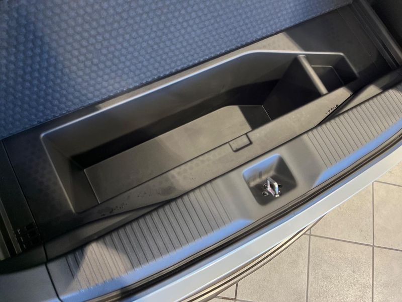 2023 Honda Vezel 6AA-RV5 (UW-6a681f5d9637c)[26]