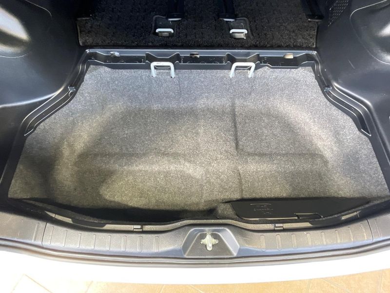 2019 Toyota Voxy DBA-ZRR80W (UW-6a681fe51a095)[29]