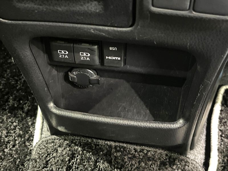 2018 Toyota Voxy DBA-ZRR85W (UW-6a681feb8c0ac)[17]