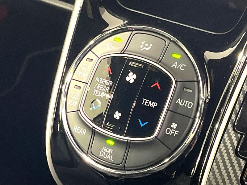 2018 Toyota Voxy DBA-ZRR85W (UW-6a681feb8c0ac)[10]