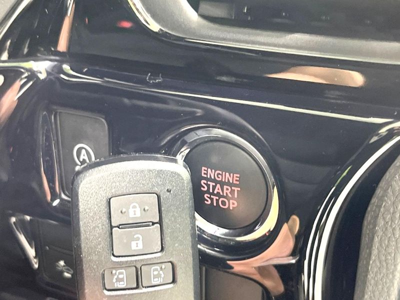 2018 Toyota Voxy DBA-ZRR85W (UW-6a681feb8c0ac)[5]