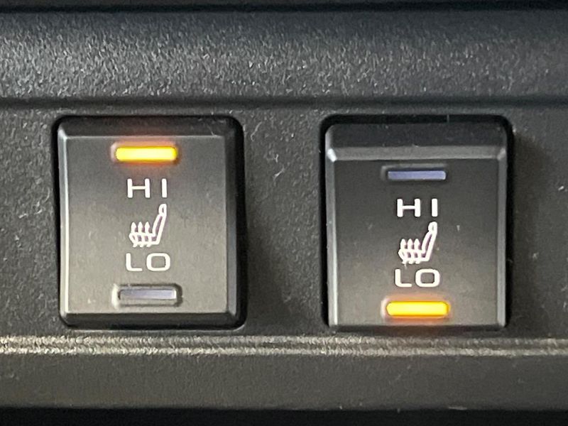 2024 Toyota Corolla Cross 6AA-ZVG13 (UW-6a681ff4e5c2f)[12]