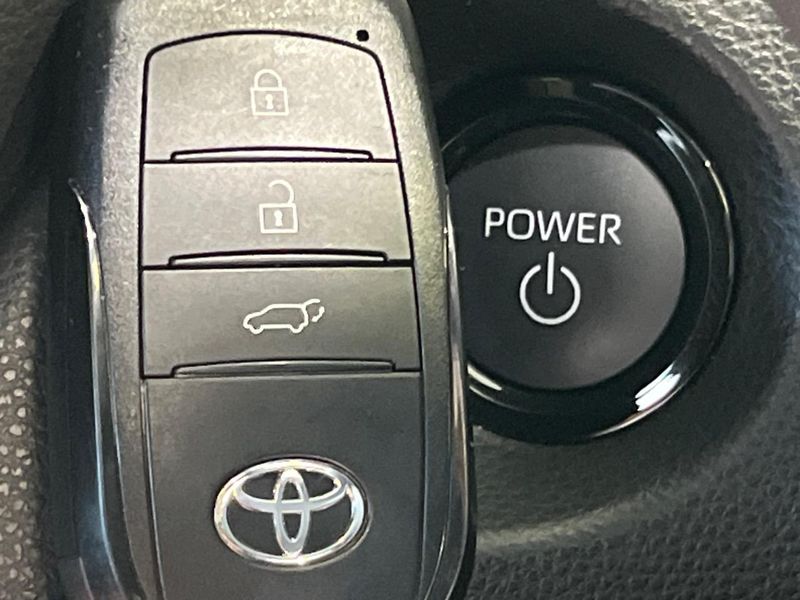 2024 Toyota Corolla Cross 6AA-ZVG13 (UW-6a681ff4e5c2f)[19]