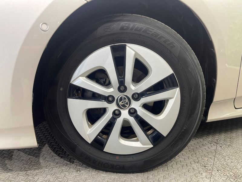 2016 Toyota Prius DAA-ZVW55 (UW-6a682010a9f07)[6]