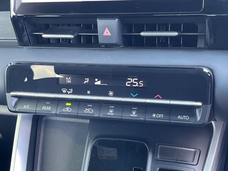 2023 Toyota Noah 6AA-ZWR90W (UW-6a6820205ed83)[9]