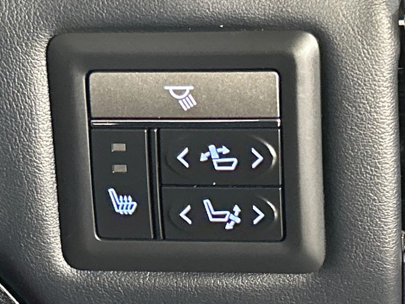 2018 Toyota Vellfire Hybrid DAA-AYH30W (UW-6a696de1a371b)[25]